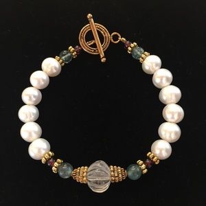 Grace and Viola pearl bracelet